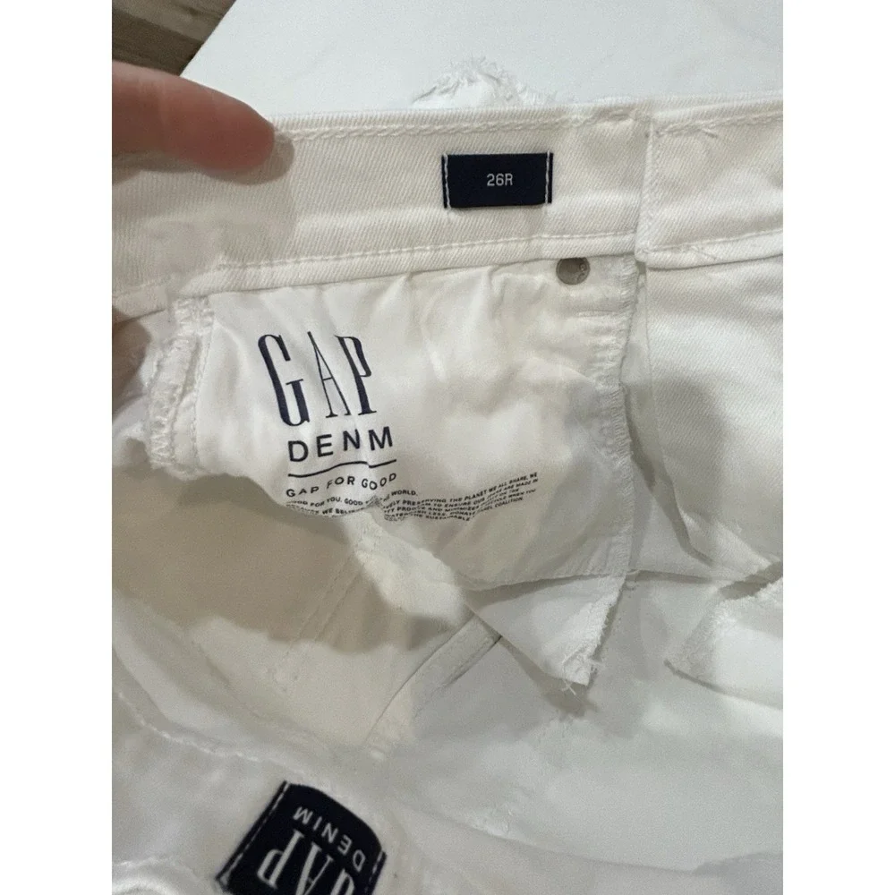 GAP Mid Rise White Denim Raw Hem Classic Boho Festival Summer Short Women 2R/26